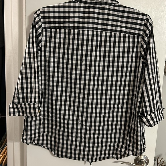 Anne Klein black and white plaid top size XL with 3/4 sleeves and tie bottom - Picture 5 of 5